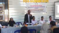 Kepahiang - lintangpos.com- pemerintahan Desa Bandung Baru kecamatan kabawetan kabupaten Kepahiang laksanakan musyawarah desa kegiatan APbdes tahun kegiatan anggaran 2026 acara tersebut dihadiri oleh Muhson kepala desa berserta perangkat desa, bpd, polsek kabawetan,pendamping desa, tenaga ahli, tokoh masyarakat, tokoh agama dan masyarakat , tak ketinggalan turut hadir diacara tersebut kepala dinas Bpmd zaili Husin SE dan staf, camat kabawetan Yunanto Adi Nugroho, S.Hut. IaDisepakati dari hasil musyawarah untuk tahun anggaran dana desa tahun 2026 Ada dua tempat yg akan dibangun berupa fisik yaitu -Pembangunan dan peningkatan jalan rabat beton sepanjang 41 meter dgn nilai anggaran Rp 63.500.000 terletak didusun. 4 bandung baru -Pembangunan jalan rabat beton sepanjang 42 meter sebesar Rp 28.500.000 yg terletak didusun 3 bandung baru -Blt berjumlah 9 kpm -ketahanan pangan berupa toga ,penanaman sayur sayuran Dalam sambutannya Muson kepala desa menyampaikan Dengan penuh semangat "walau dana kita tahun ini kecil kita tetap prioritaskan anggarannya seefektif mungkin mulai dari pembangunan desa, BLT, pendidikan, insentif dan lain lain di segala Lini sesuai dengan anggaran yg ada ditahun ini 2026 Mudah mudahan dapat terlaksana tanpa halangan dan rintangan "tutup muhson Dalam kata sambutan selanjutnya kepala dinas Bpmd Zaili Husin SE Menyampaikan kepada kepala desa terkait dgn anggaran sekarang kecil agar tidak menimbulkan fitnah dapat menyampaikan kepada masyarakat agar disosialisasikan terkait anggaran sekarang menurun drastis dari tahun sebelumnya dan kepada bpd bandung baru yg baru dilantik agar dapat menjalankan tugas dan fungsinya dan menjadikan kepala desa sebagai mitra pembangunan desa dalam hal kritik dan saran tutup Zaili